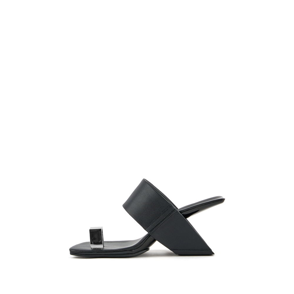 LOOP TOE HI Cube Ring Black